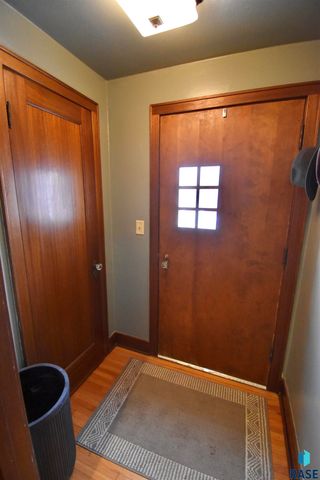 219 E 33rd St Street, Sioux Falls, SD 57105