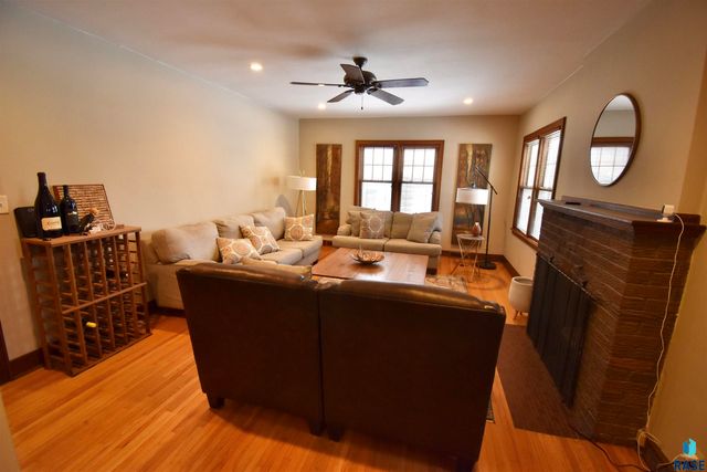 219 E 33rd St Street, Sioux Falls, SD 57105