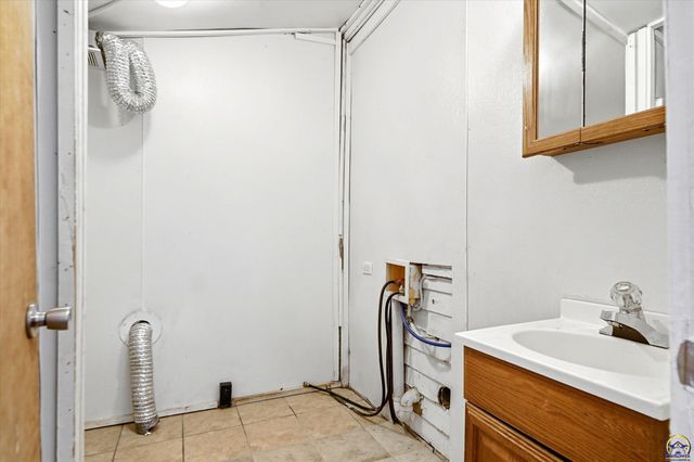 1159 SW Plass AVE, Topeka, KS 66604