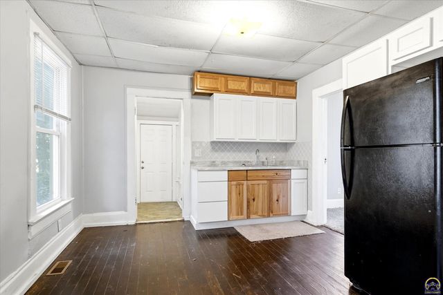 1159 SW Plass AVE, Topeka, KS 66604