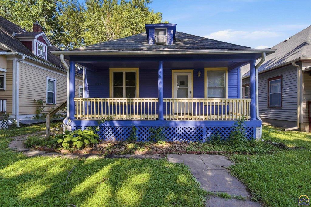 1159 SW Plass AVE, Topeka, KS 66604