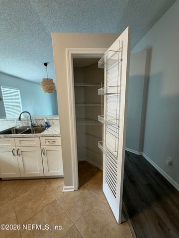 286 MAIN Street, Atlantic Beach, FL 32233