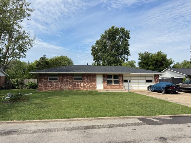 506 Dyer Street, Springdale, AR 72762