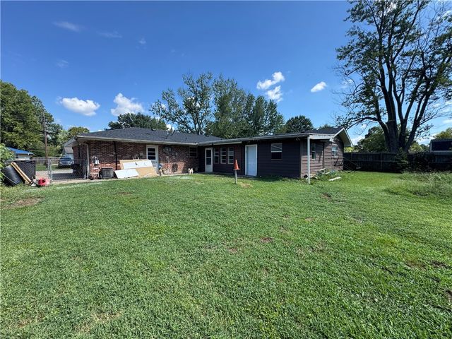 506 Dyer Street, Springdale, AR 72762