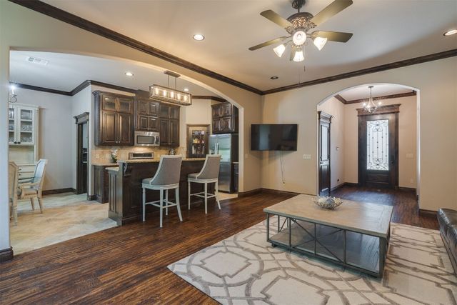 929 Villas Creek Drive, Edmond, OK 73003