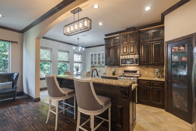 929 Villas Creek Drive, Edmond, OK 73003