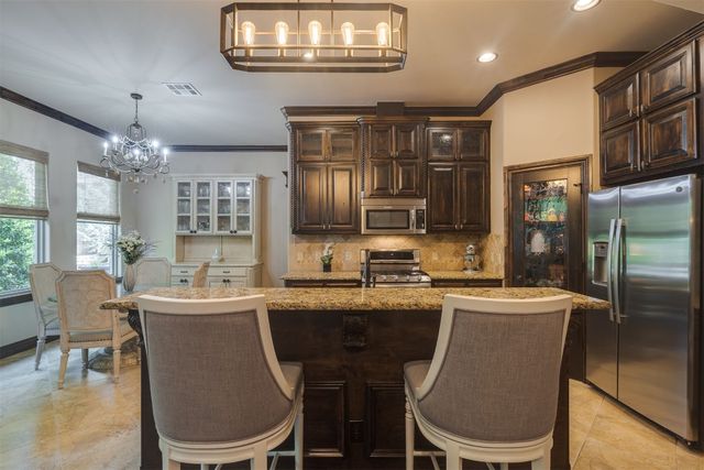 929 Villas Creek Drive, Edmond, OK 73003