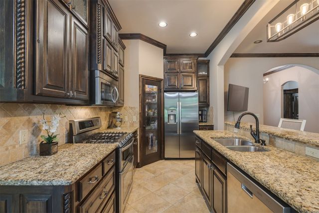 929 Villas Creek Drive, Edmond, OK 73003