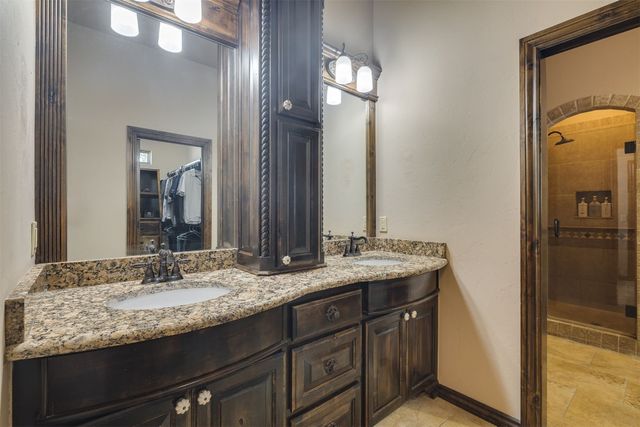 929 Villas Creek Drive, Edmond, OK 73003