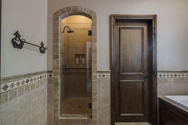 929 Villas Creek Drive, Edmond, OK 73003