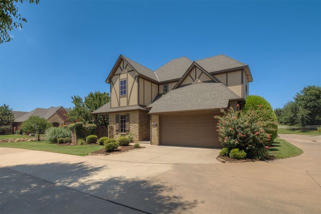 929 Villas Creek Drive, Edmond, OK 73003