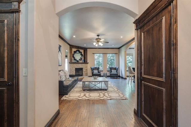 929 Villas Creek Drive, Edmond, OK 73003
