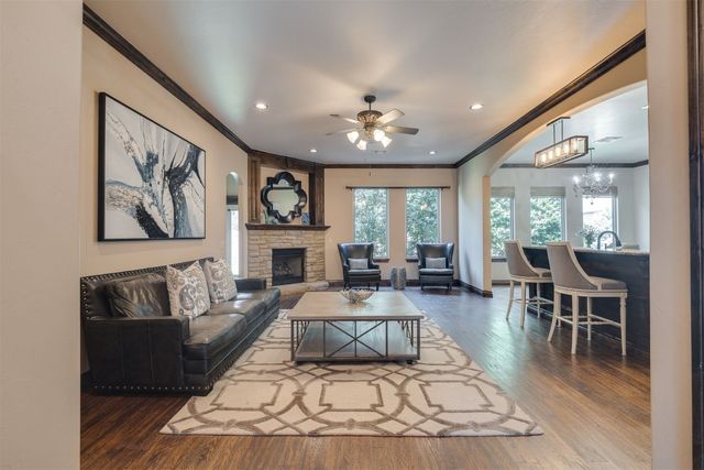 929 Villas Creek Drive, Edmond, OK 73003