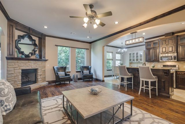 929 Villas Creek Drive, Edmond, OK 73003