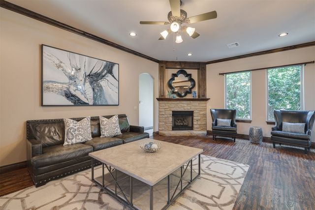 929 Villas Creek Drive, Edmond, OK 73003
