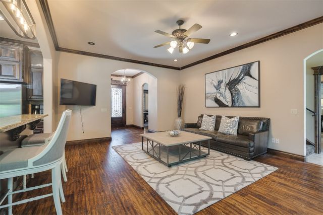 929 Villas Creek Drive, Edmond, OK 73003