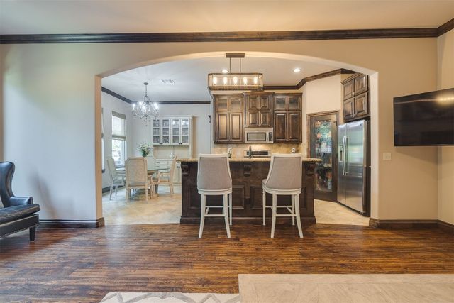 929 Villas Creek Drive, Edmond, OK 73003