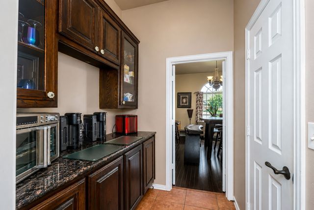 100 Manders Court, Runaway Bay, TX 76426