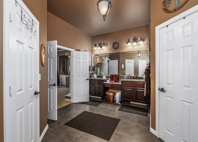 100 Manders Court, Runaway Bay, TX 76426