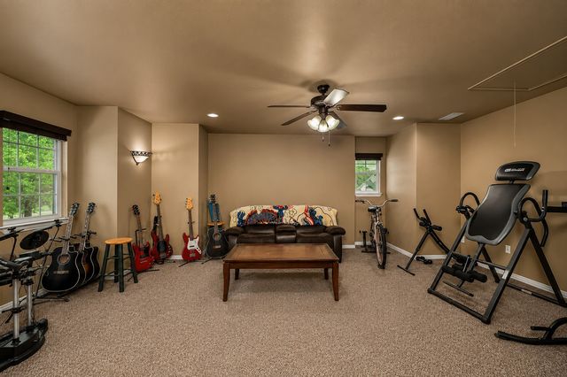 100 Manders Court, Runaway Bay, TX 76426