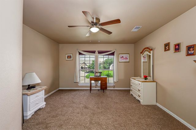 100 Manders Court, Runaway Bay, TX 76426