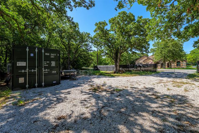 100 Manders Court, Runaway Bay, TX 76426
