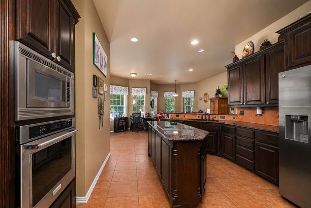 100 Manders Court, Runaway Bay, TX 76426
