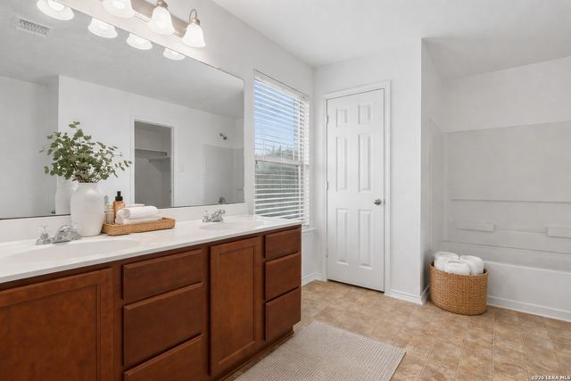 9819 Hawk Shr, Converse, TX 78109