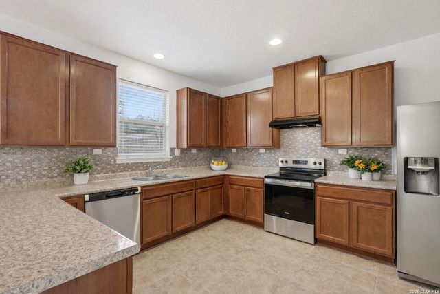 9819 Hawk Shr, Converse, TX 78109