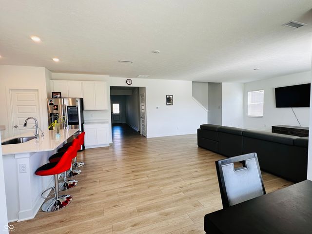 7305 Standish Lane, Avon, IN 46123