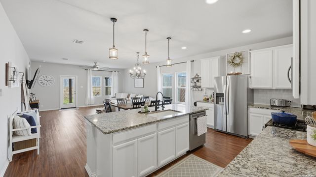 12421 Vista Rim, San Antonio, TX 78233