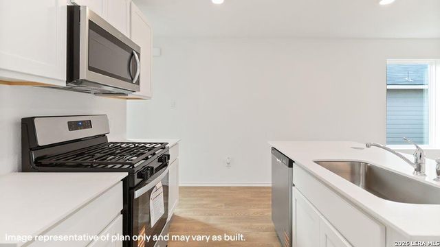 16072 Mahogany Way, Elmendorf, TX 78112