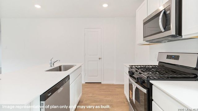 16072 Mahogany Way, Elmendorf, TX 78112