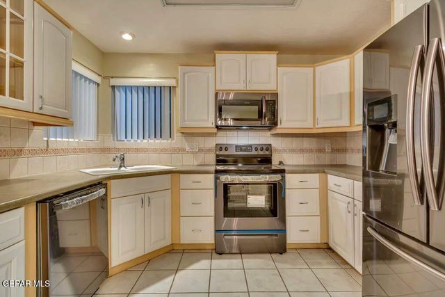 10955 YOGI BERRA Circle, El Paso, TX 79934