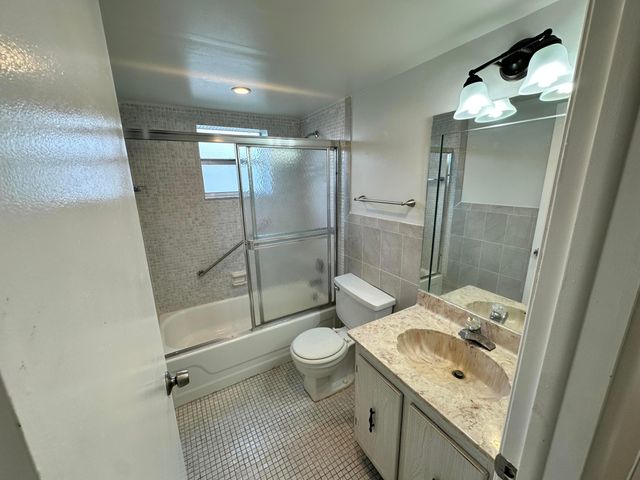 811 Flanders Q, Delray Beach, FL 33484