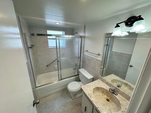 811 Flanders Q, Delray Beach, FL 33484