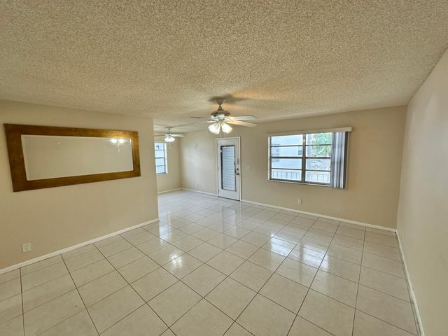 811 Flanders Q, Delray Beach, FL 33484
