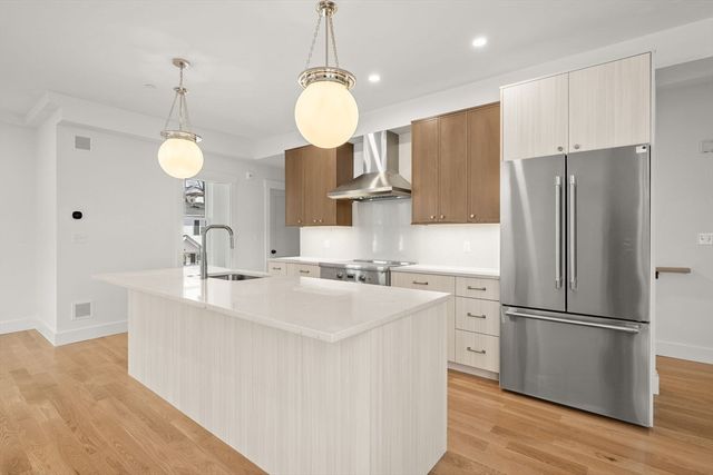 6 Dellmore Rd 3, Boston, MA 02130