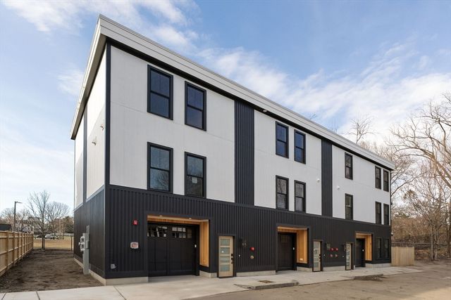 6 Dellmore Rd 3, Boston, MA 02130