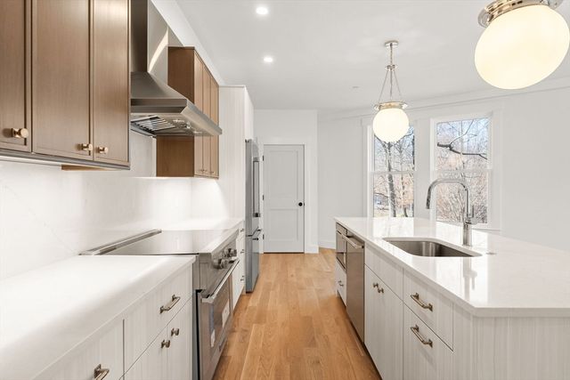 6 Dellmore Rd 3, Boston, MA 02130