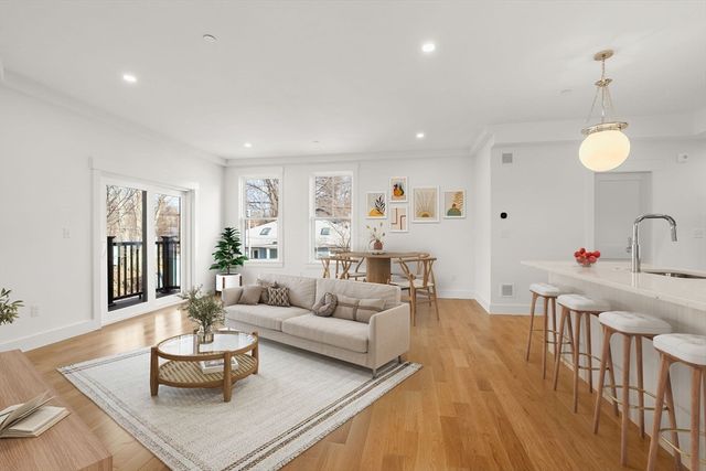 6 Dellmore Rd 3, Boston, MA 02130