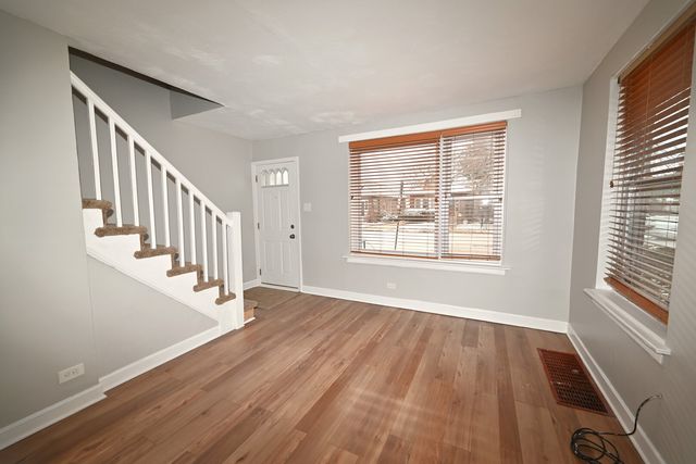 7927 S JEFFERY Boulevard, Chicago, IL 60617