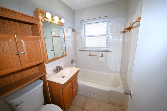 7927 S JEFFERY Boulevard, Chicago, IL 60617