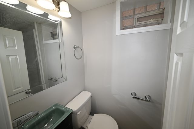 7927 S JEFFERY Boulevard, Chicago, IL 60617