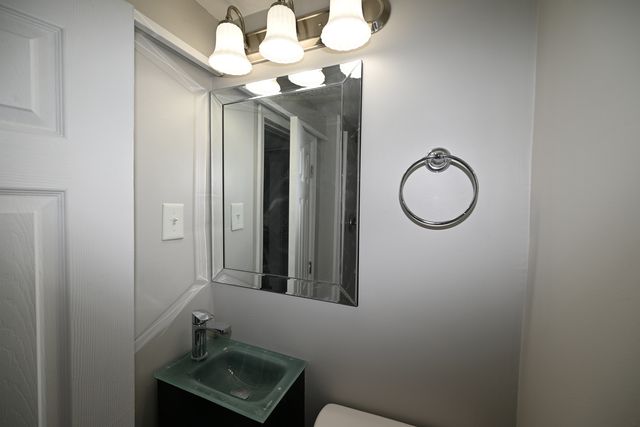 7927 S JEFFERY Boulevard, Chicago, IL 60617