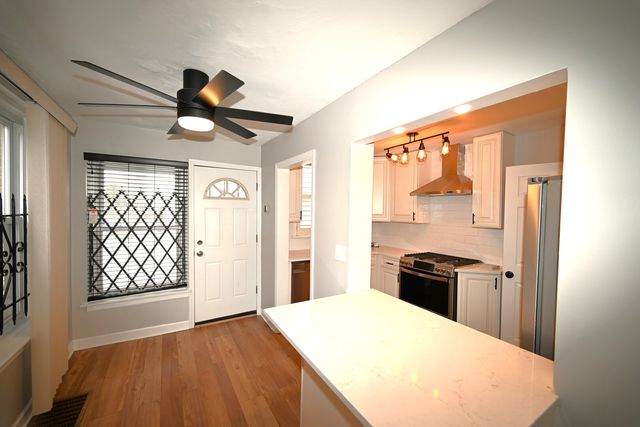 7927 S JEFFERY Boulevard, Chicago, IL 60617