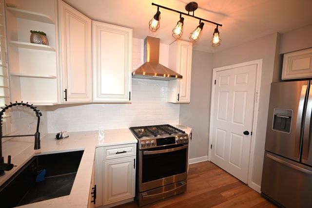 7927 S JEFFERY Boulevard, Chicago, IL 60617