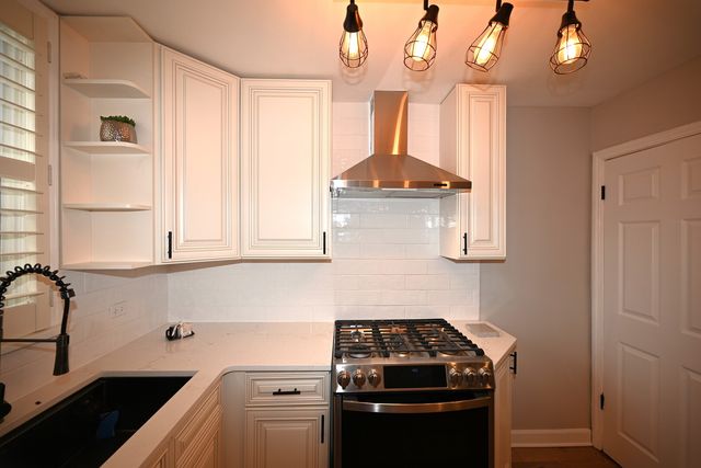 7927 S JEFFERY Boulevard, Chicago, IL 60617