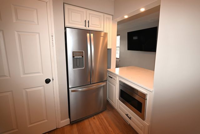 7927 S JEFFERY Boulevard, Chicago, IL 60617