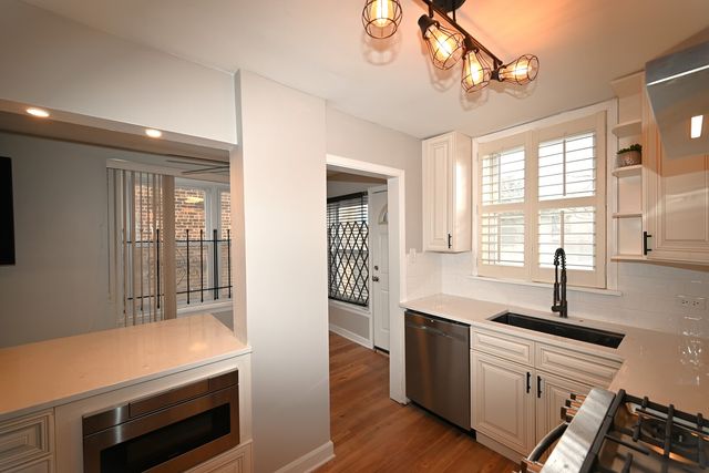 7927 S JEFFERY Boulevard, Chicago, IL 60617